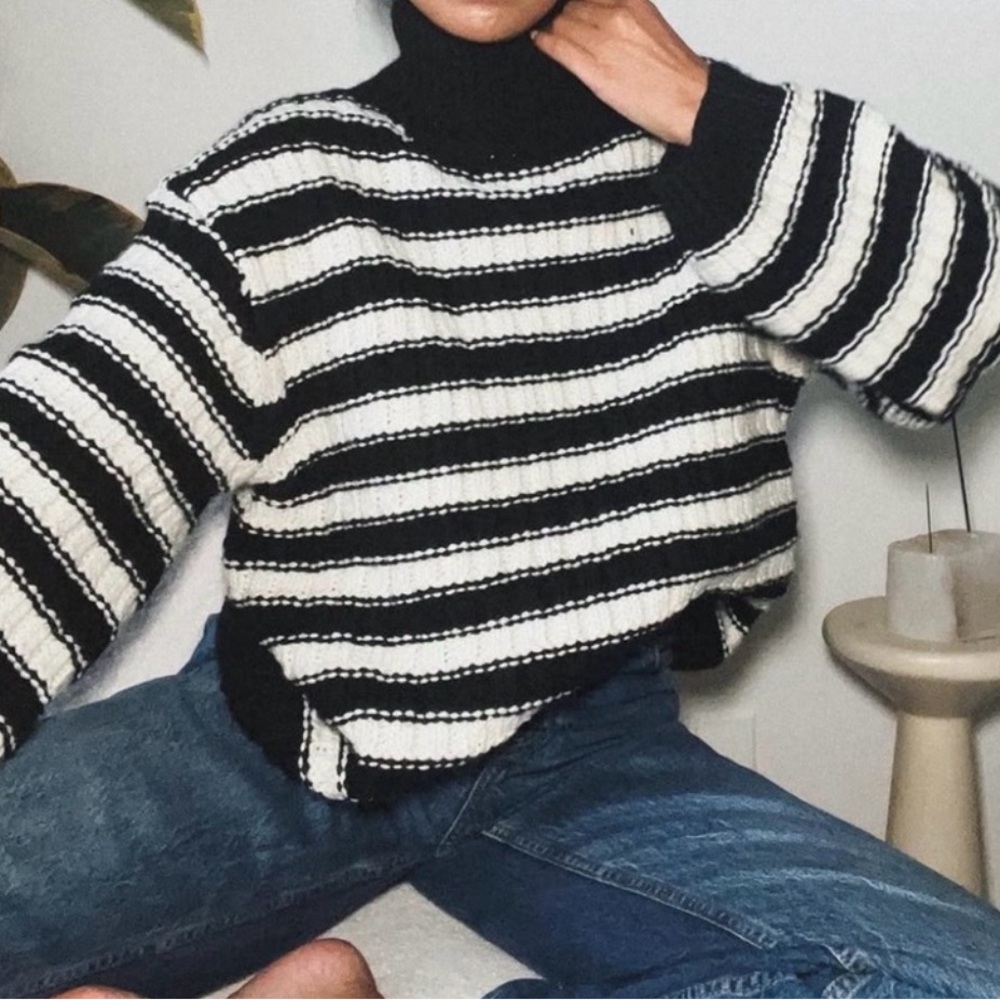 H&M Striped Black and White Turtleneck/Mockneck Sweater